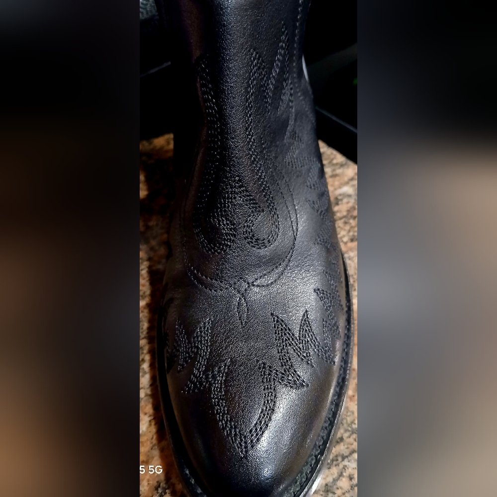 Ariat Dixon Black Leather Ankle Boots, 6.5 EUC - Picture 11 of 16
